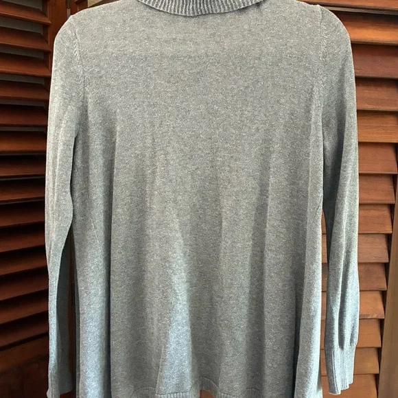 LOFT Women's Gray Ruffle Cardigan Sweater size M - Picture 2 of 3